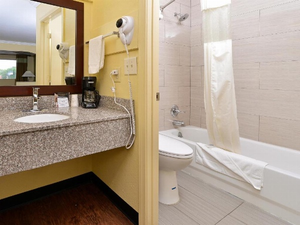 Americas Best Value Inn Winona image 18