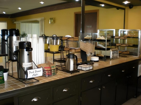Americas Best Value Inn Winona image 4