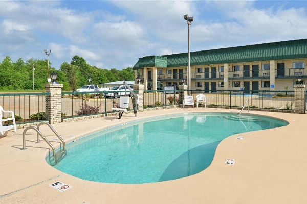 Americas Best Value Inn Winona image 5