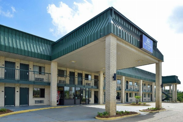 Americas Best Value Inn Winona image 9